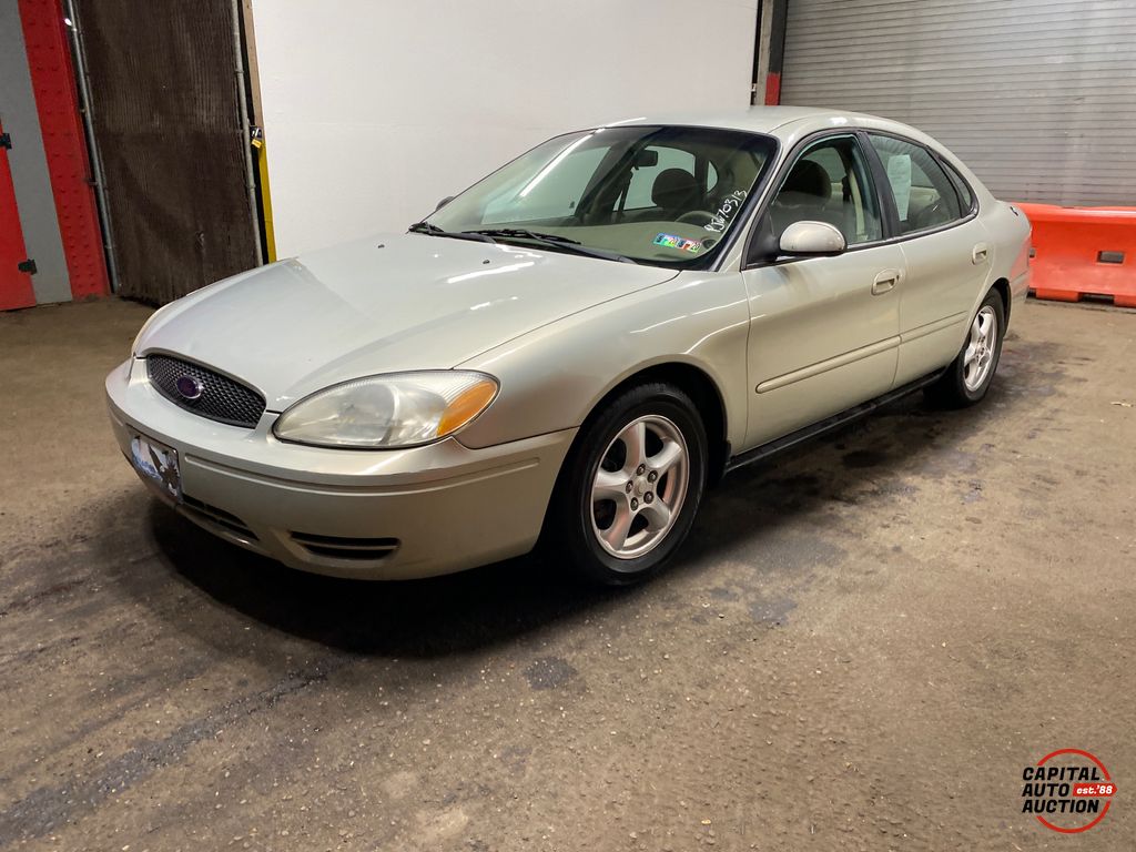 2004 Ford Taurus 1