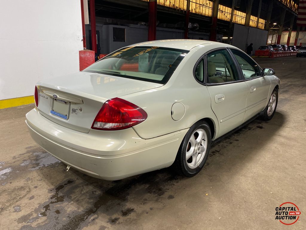 2004 Ford Taurus 3
