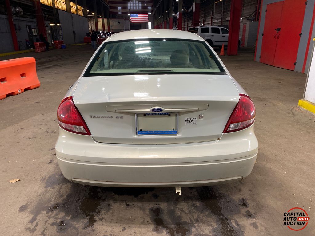 2004 Ford Taurus 7
