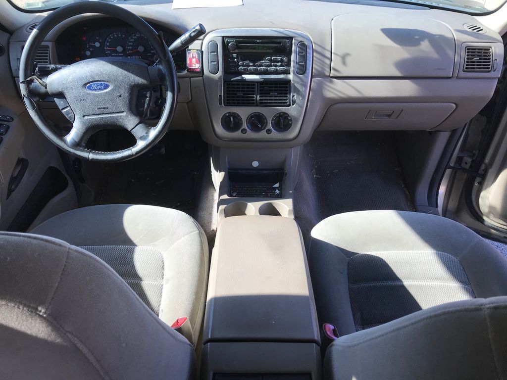 2003 Ford Explorer 11