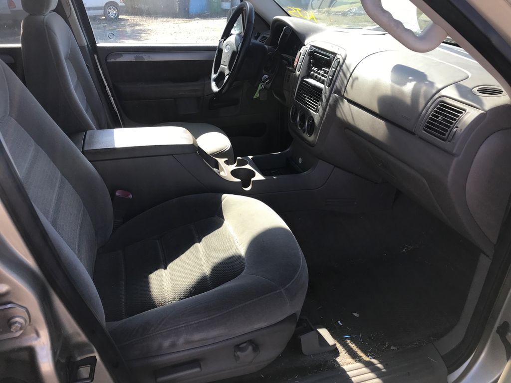 2003 Ford Explorer 8