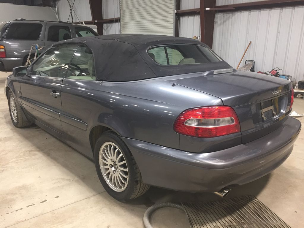 2004 Volvo C70 2