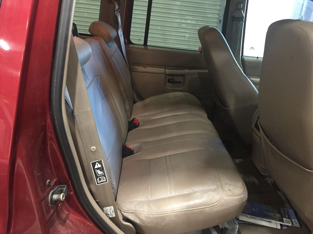 2001 Ford Explorer 9