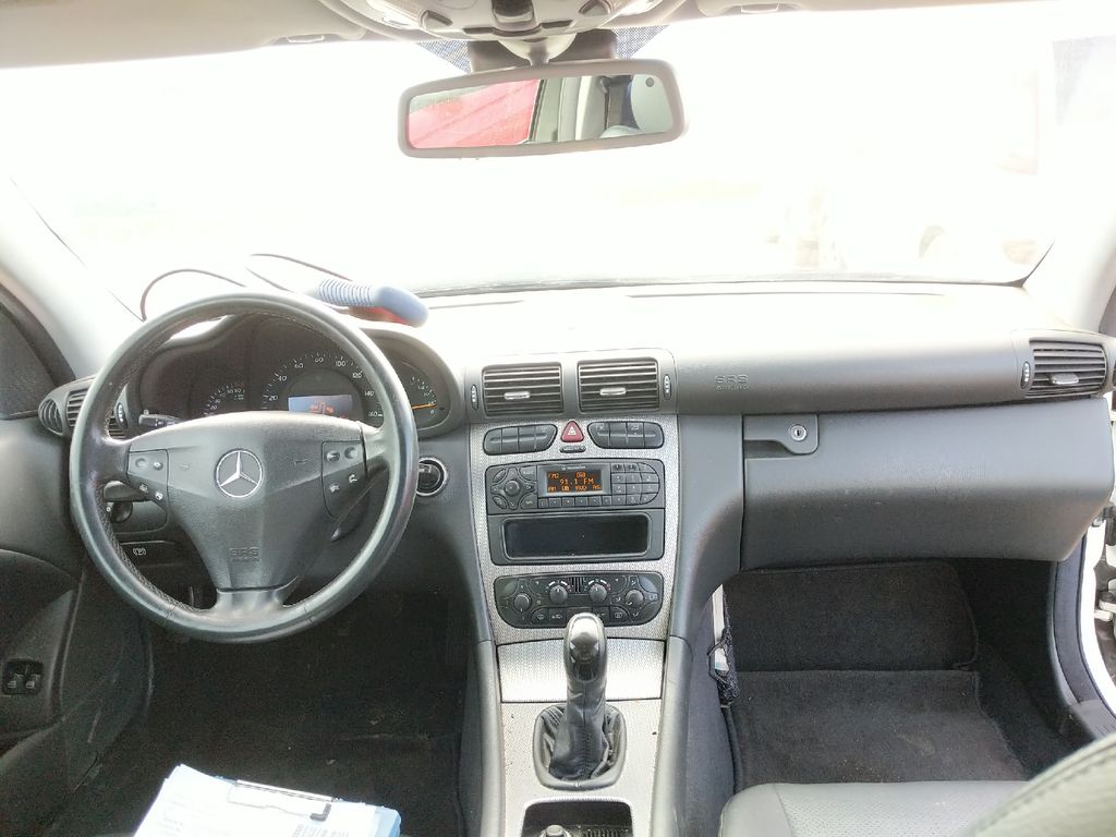 2003 Mercedes-Benz C-Class 11