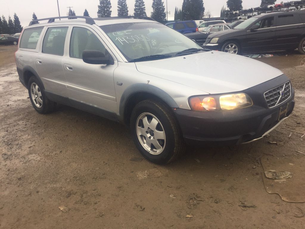 2001 Volvo XC70 0