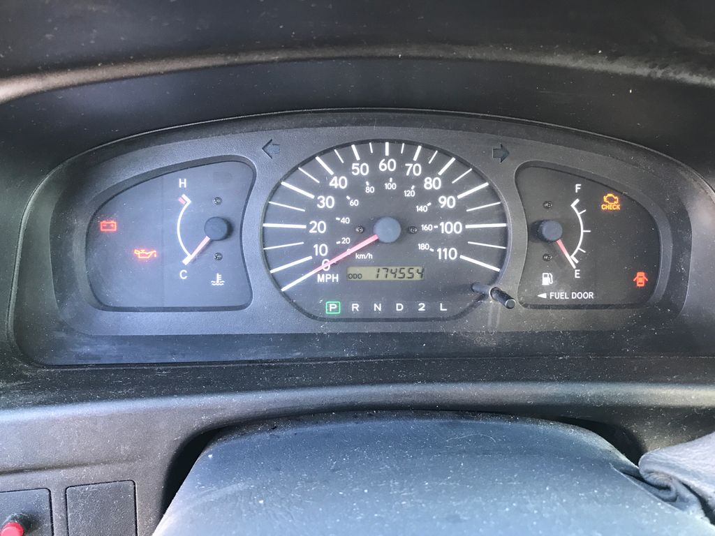 1999 Toyota Sienna 4