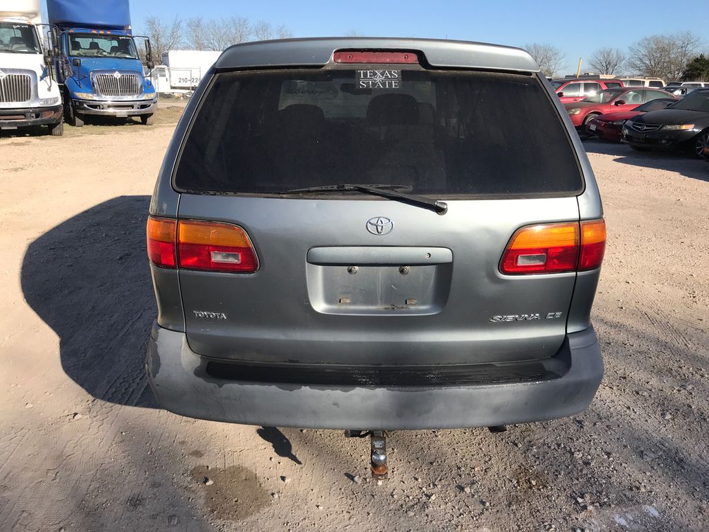 1999 Toyota Sienna 7