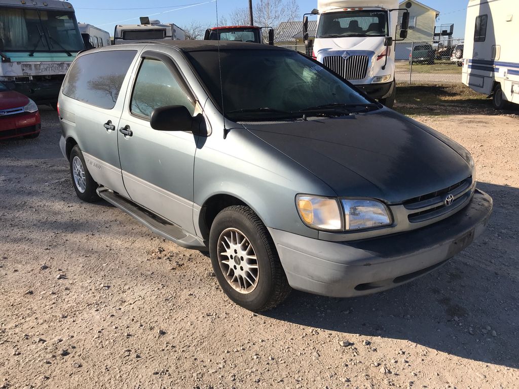 1999 Toyota Sienna 0