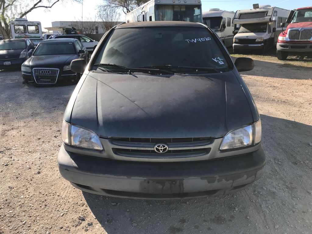1999 Toyota Sienna 6