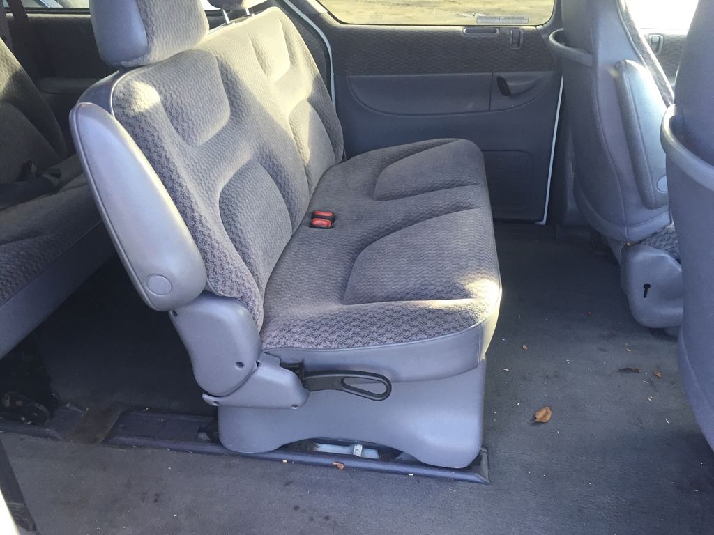 2000 Dodge Grand Caravan 9