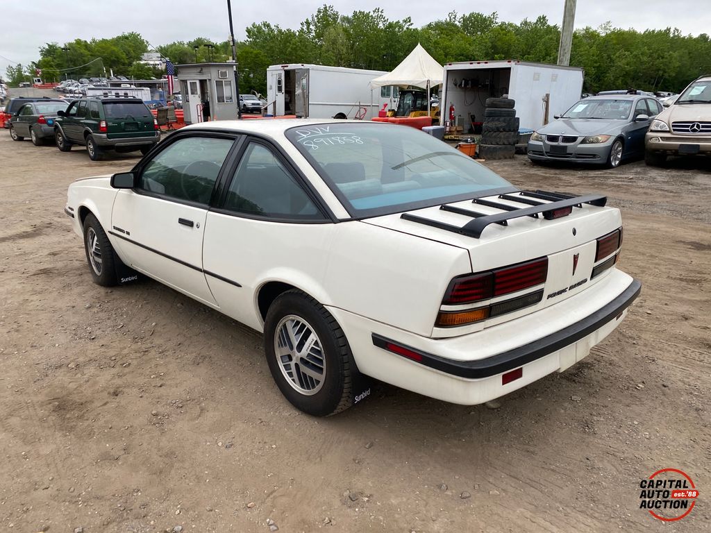 1989 Pontiac Sunbird 2