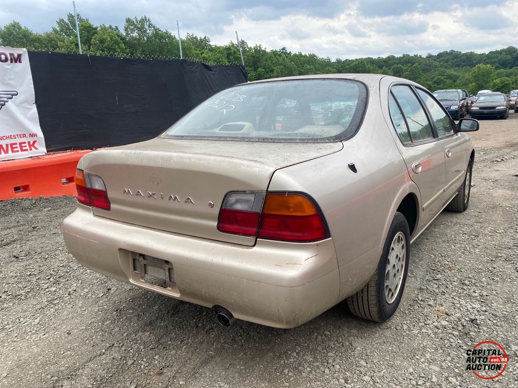1995 NISSAN MAXIMA 3