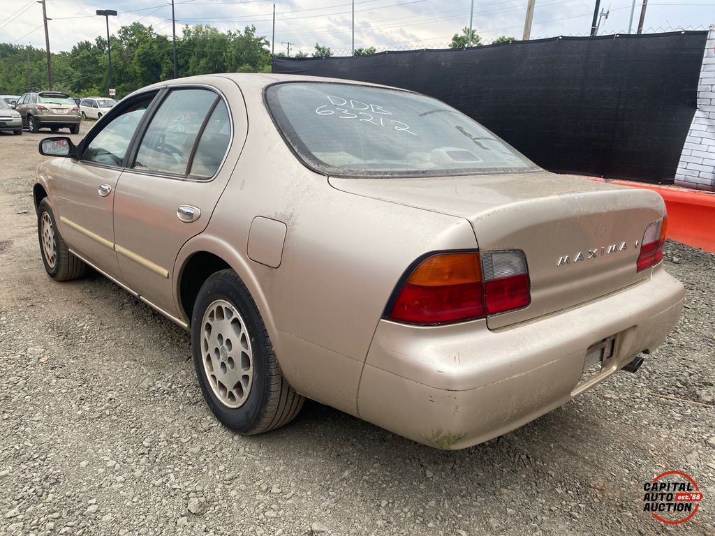 1995 NISSAN MAXIMA 2
