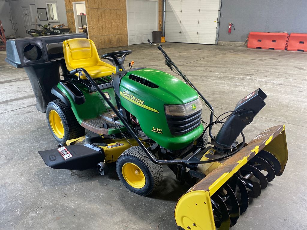 Auction NCS154003 2004 John Deere L130 with mower deck
