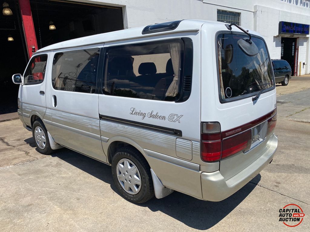 1995 TOYOTA HIACE 2