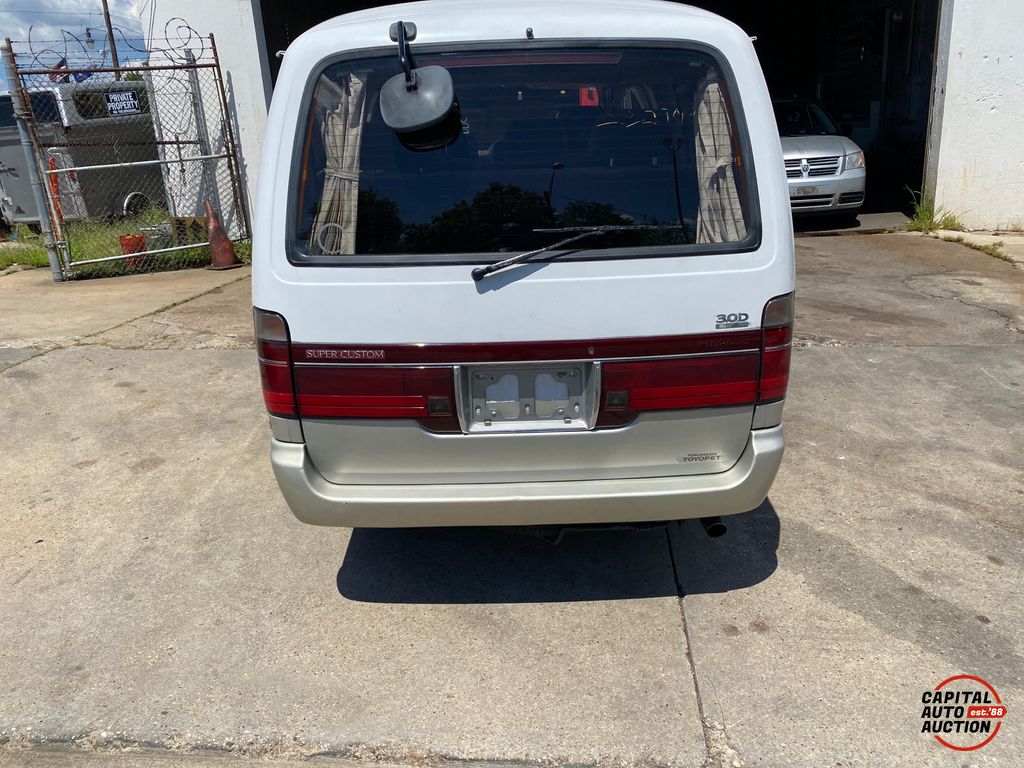 1995 TOYOTA HIACE 6