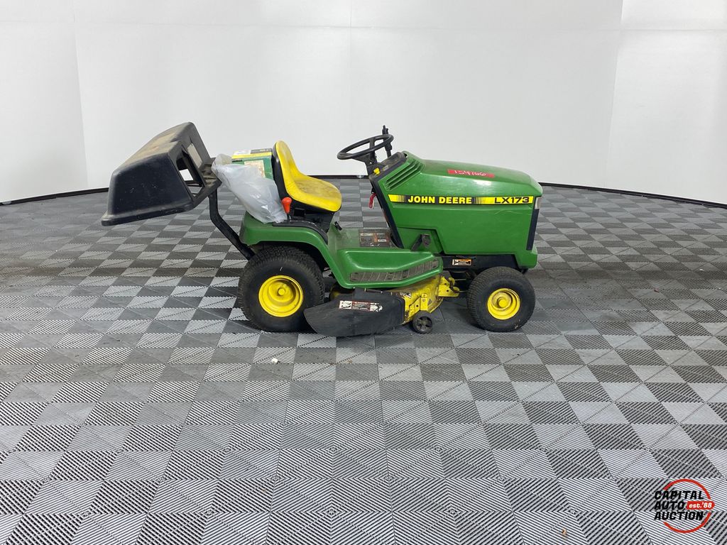 John Deere LX173 12