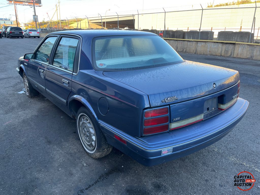 1995 Oldsmobile Cutlass Ciera 2