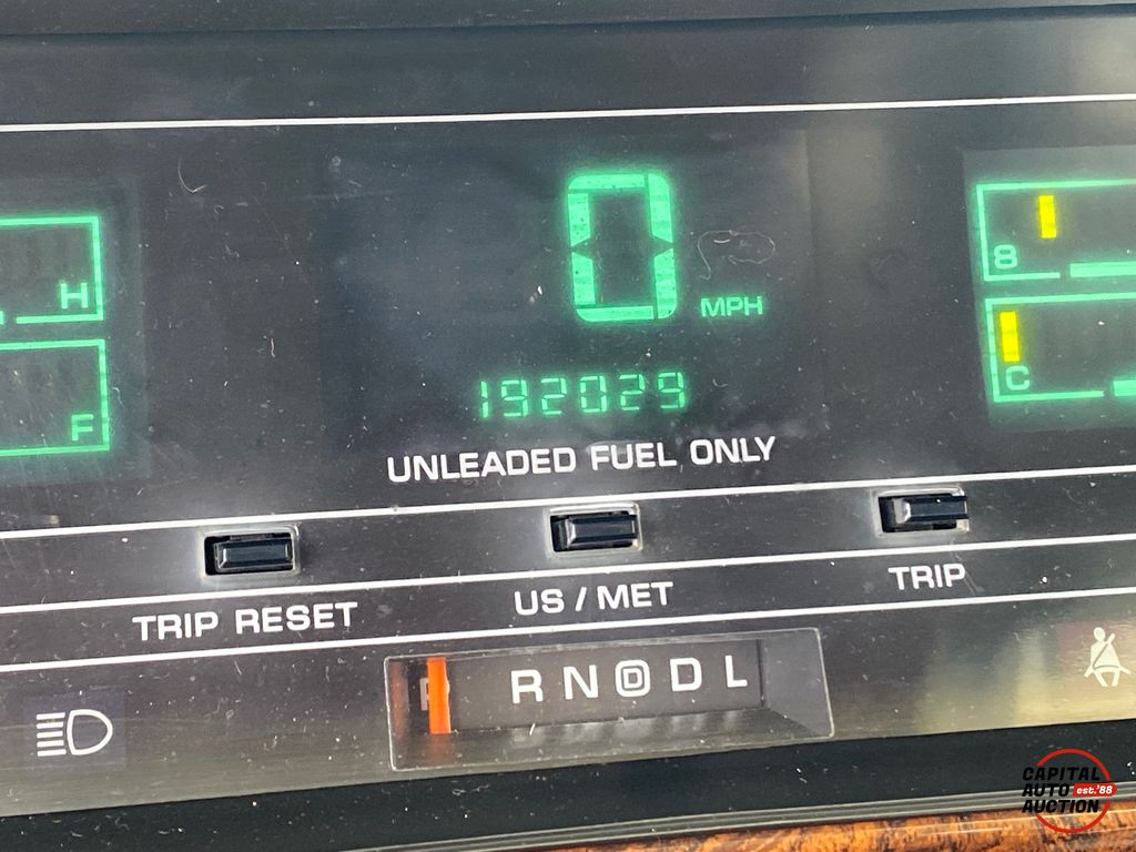 1990 Chrysler LEBARON 4