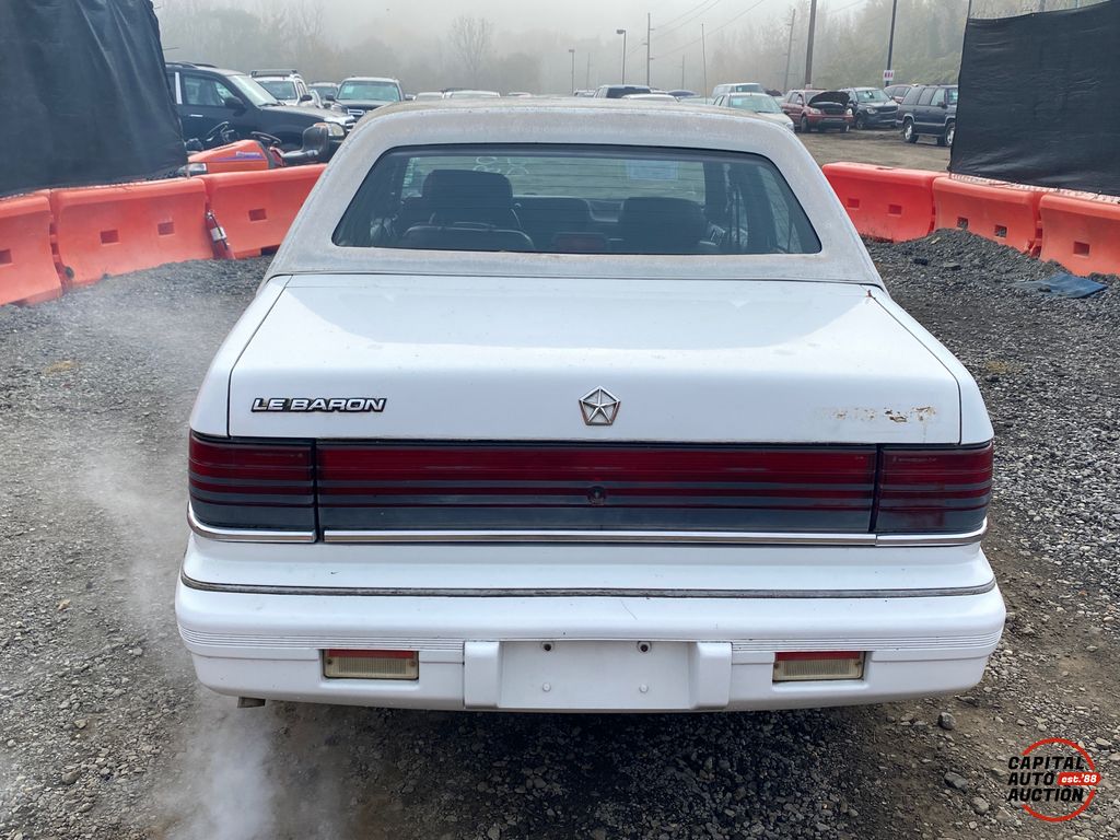1990 Chrysler LEBARON 6