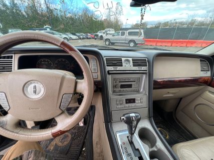 2005 lincoln navigator interior