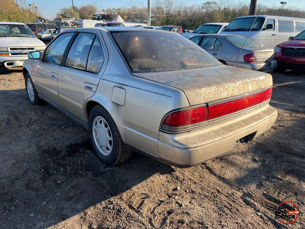 1990 NISSAN MAXIMA 2
