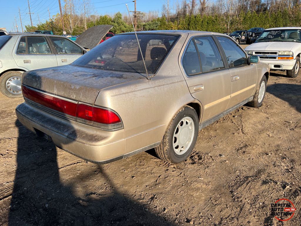 1990 NISSAN MAXIMA 3