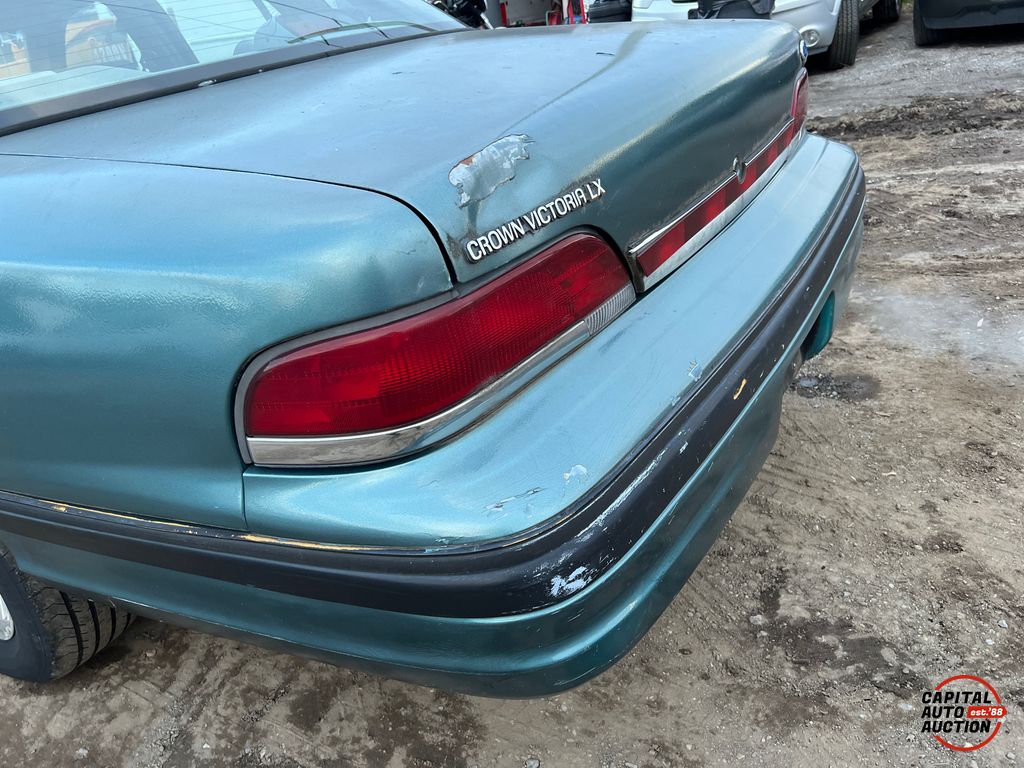 1993 Ford Crown Victoria 12