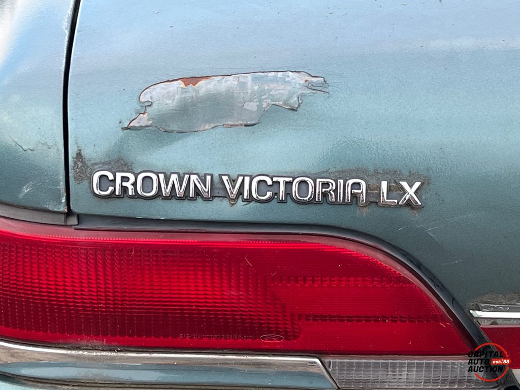 1993 Ford Crown Victoria 11