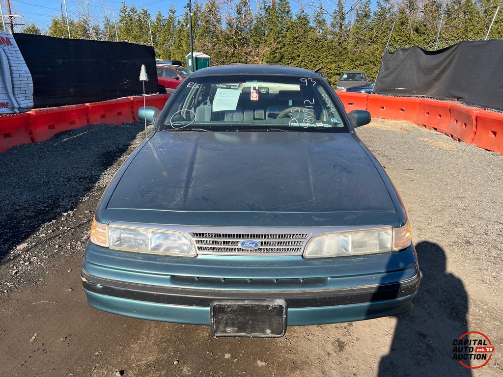 1993 Ford Crown Victoria 5