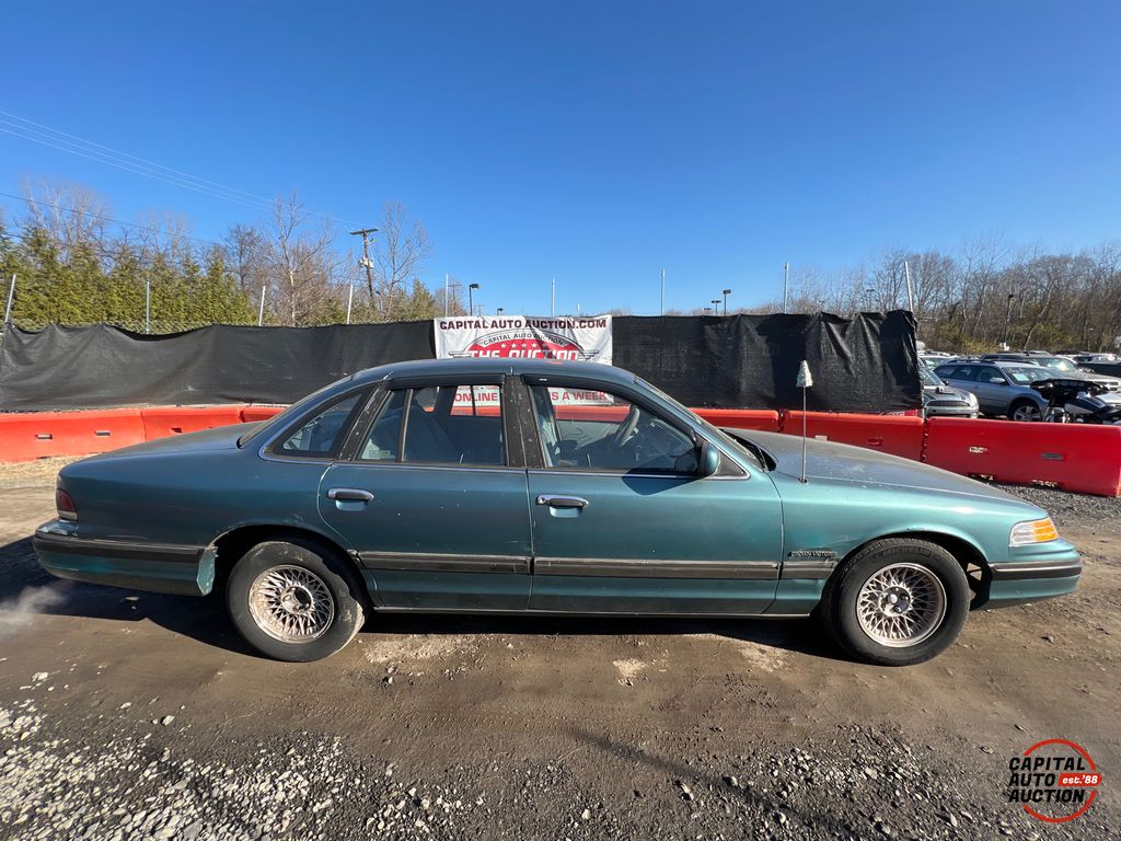 1993 Ford Crown Victoria 15