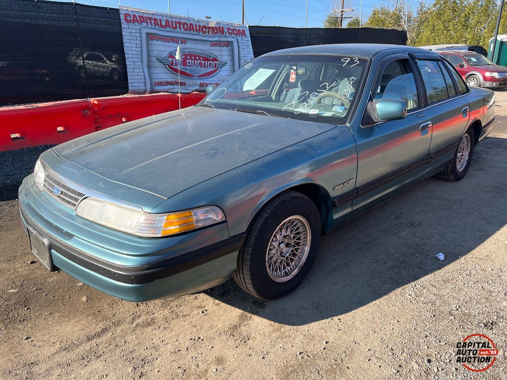 1993 Ford Crown Victoria 1