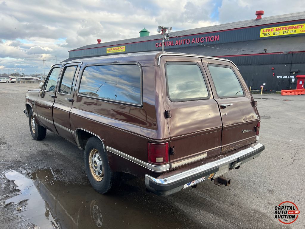 1983 Chevrolet SUBURBAN DIESEL 2