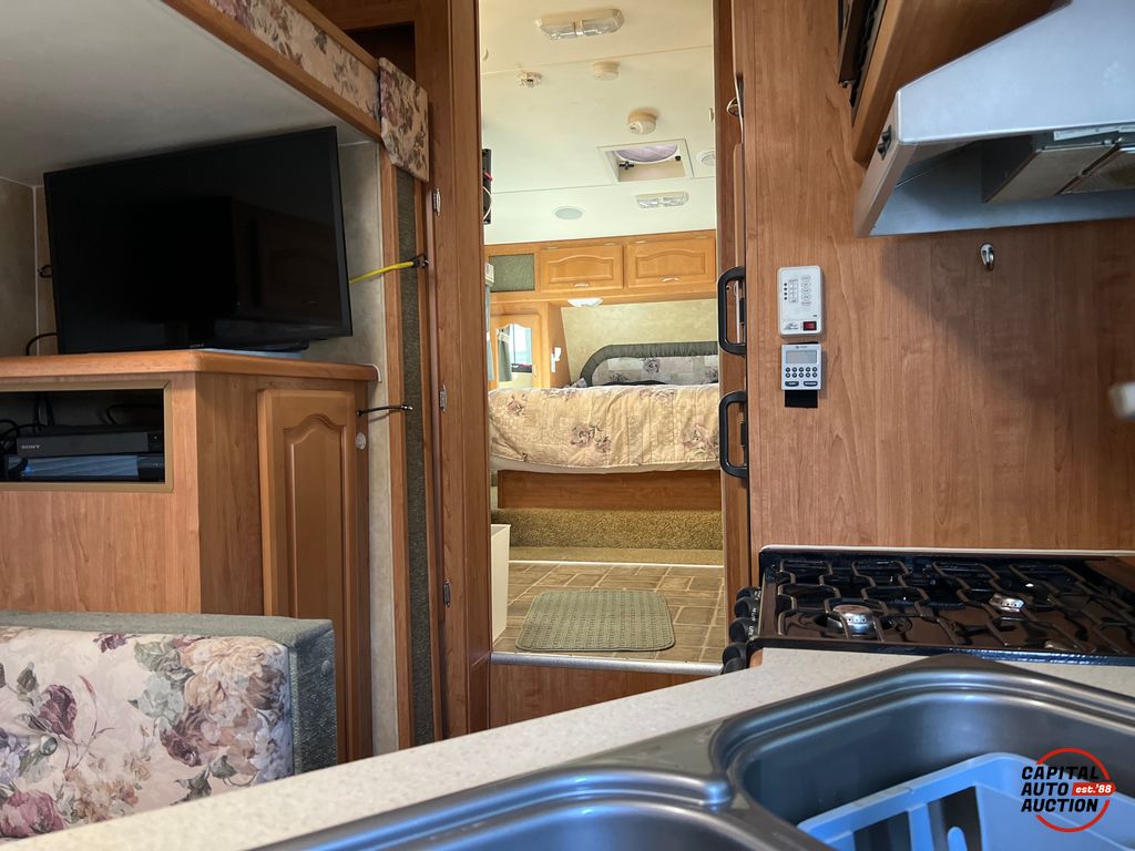 2006 FOREST RIVER Wildcat 8