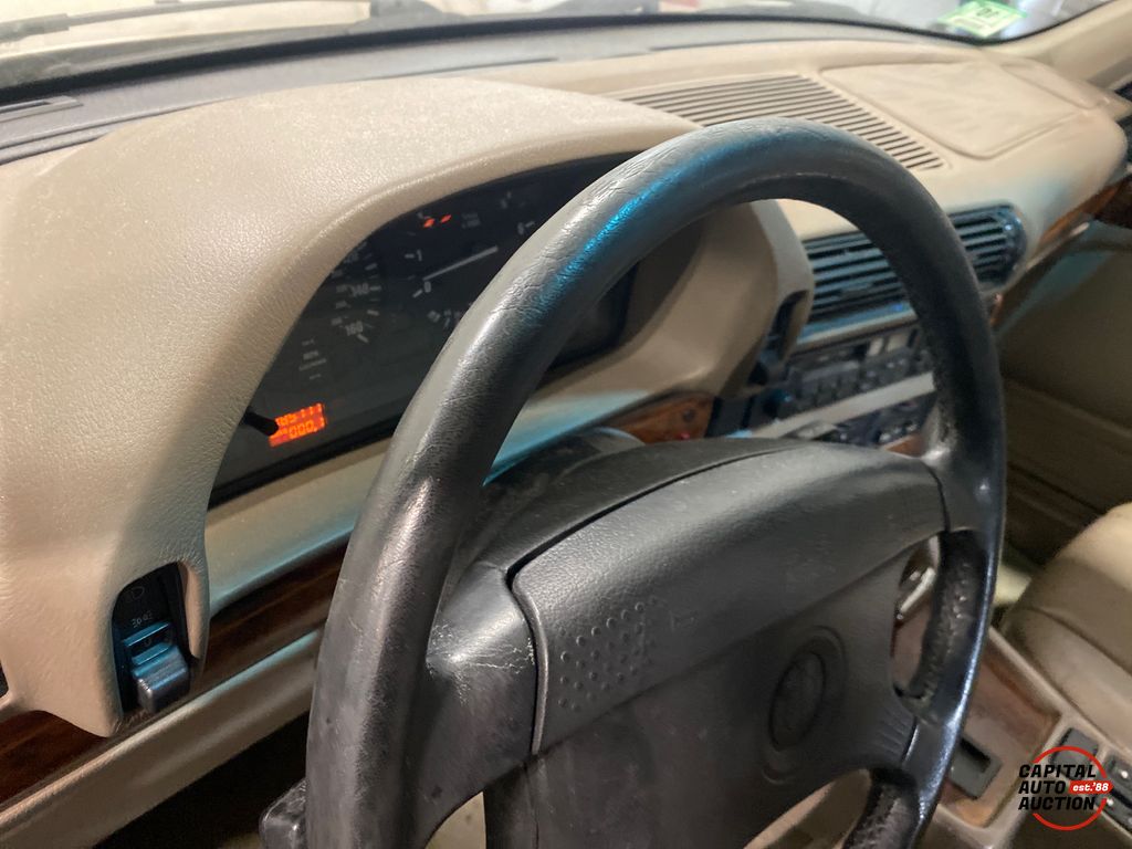 1994 BMW 7 Series 10