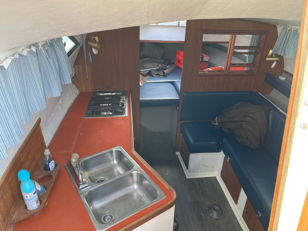 1979 bayliner Victoria 11