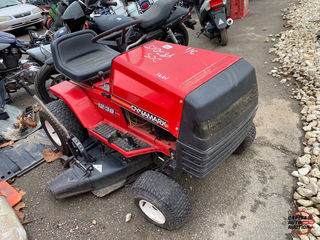 1991 DYNAMARK RIDING MOWER 0