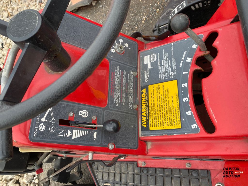 1991 DYNAMARK RIDING MOWER 12