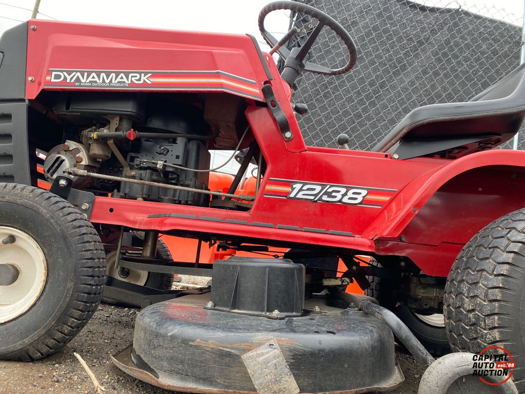 1991 DYNAMARK RIDING MOWER 24