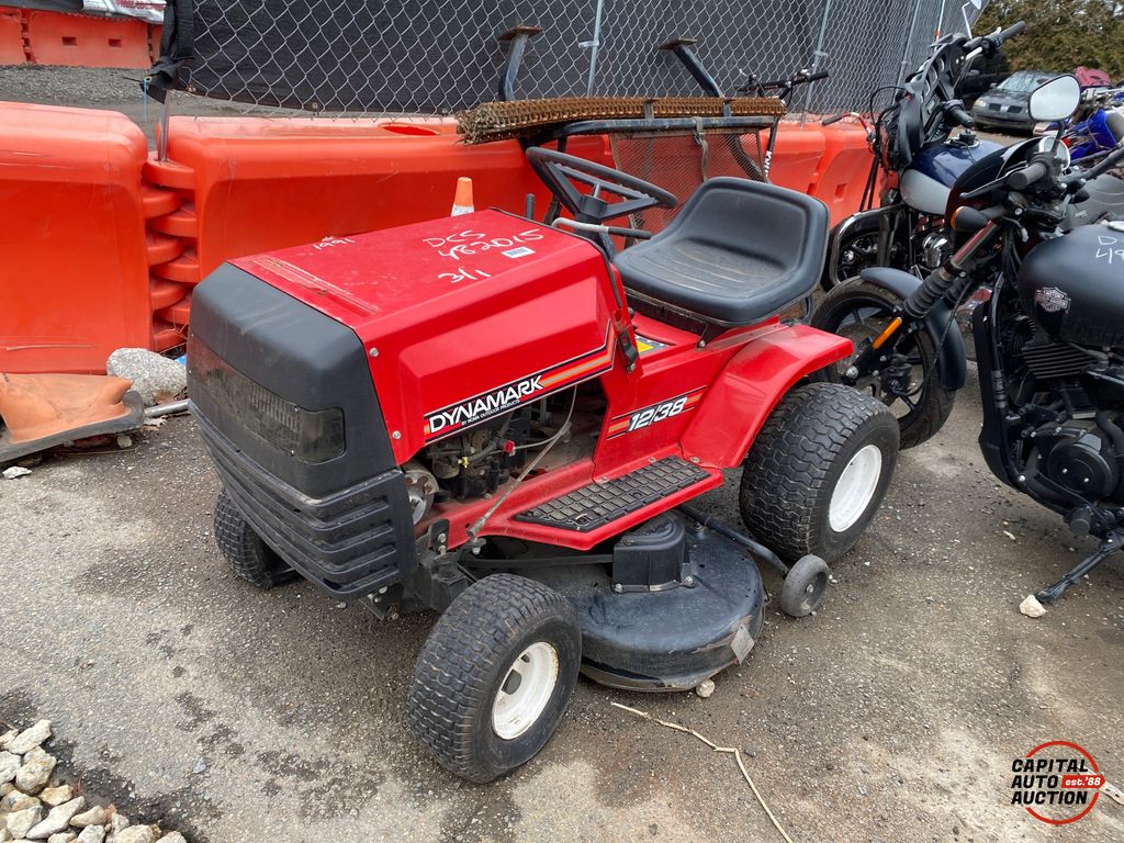 1991 DYNAMARK RIDING MOWER 1