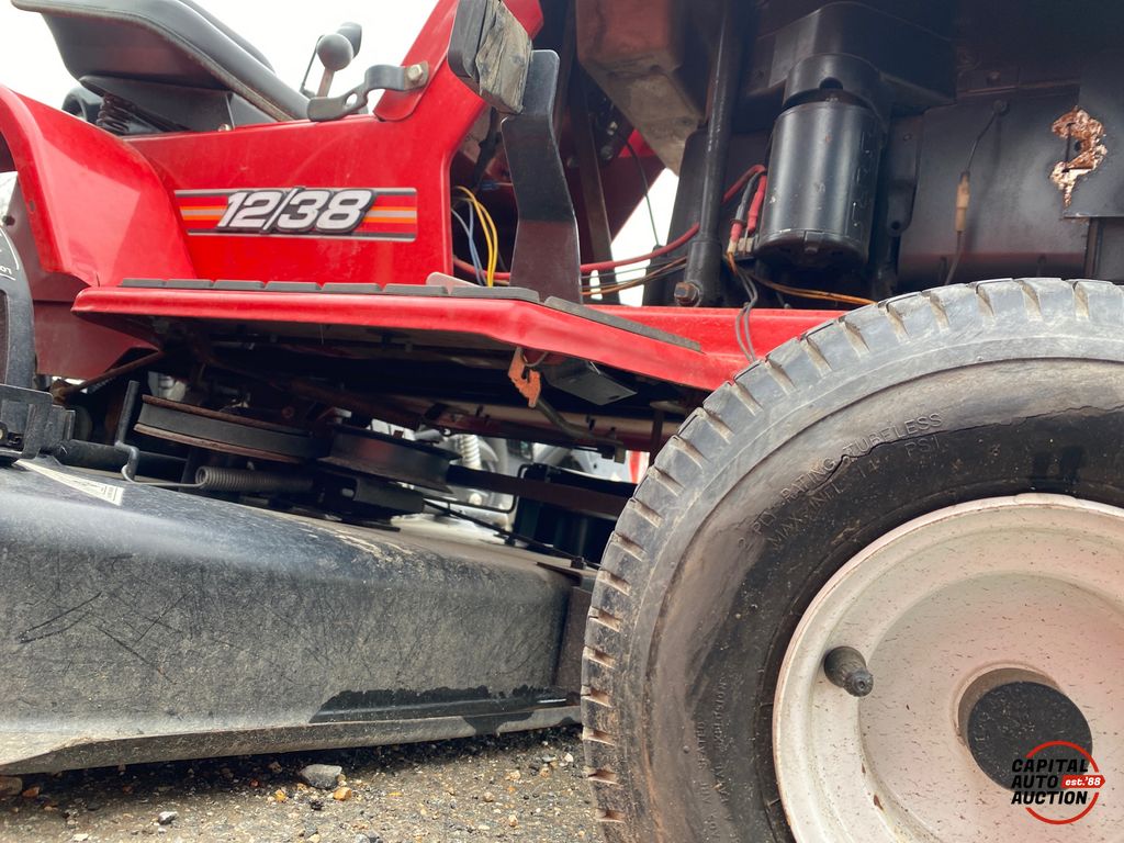 1991 DYNAMARK RIDING MOWER 22