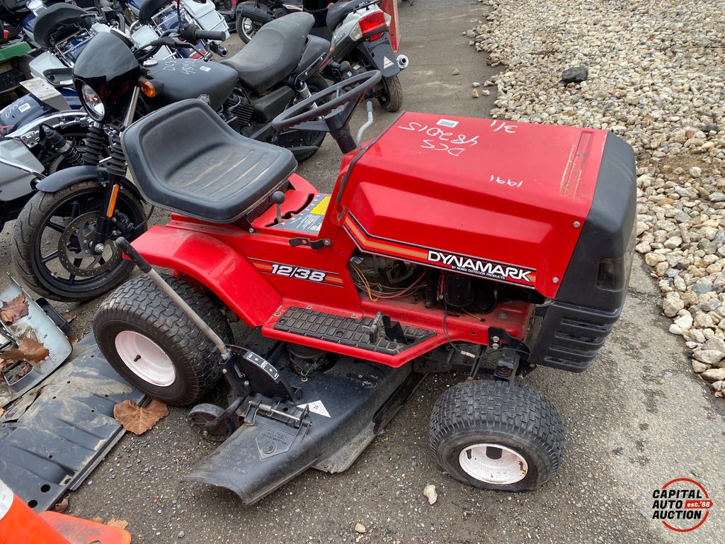 1991 DYNAMARK RIDING MOWER 20