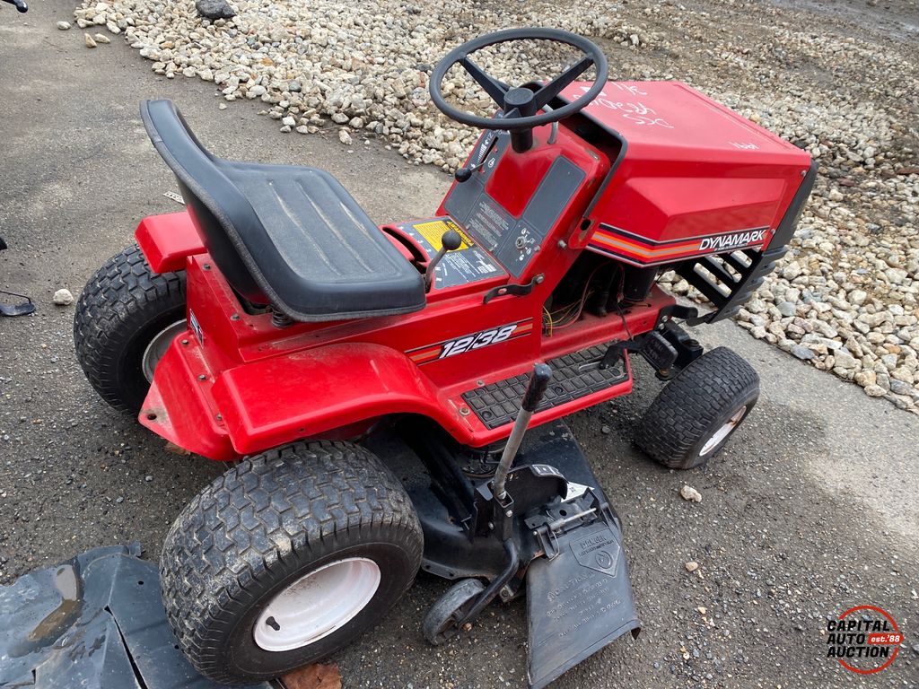 1991 DYNAMARK RIDING MOWER 3
