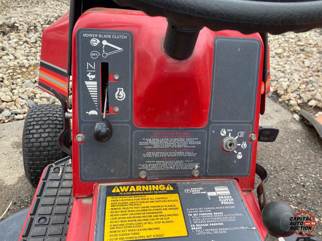 1991 DYNAMARK RIDING MOWER 8