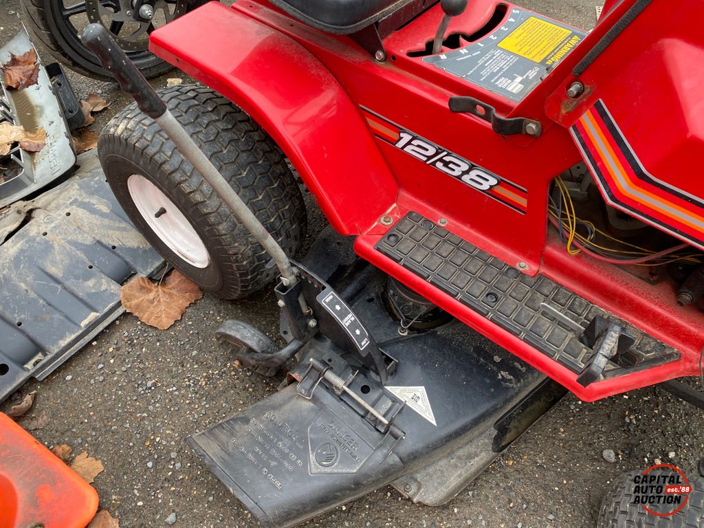 1991 DYNAMARK RIDING MOWER 17