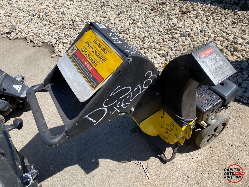 2017 stanley wood chipper/leaf mulcher 2