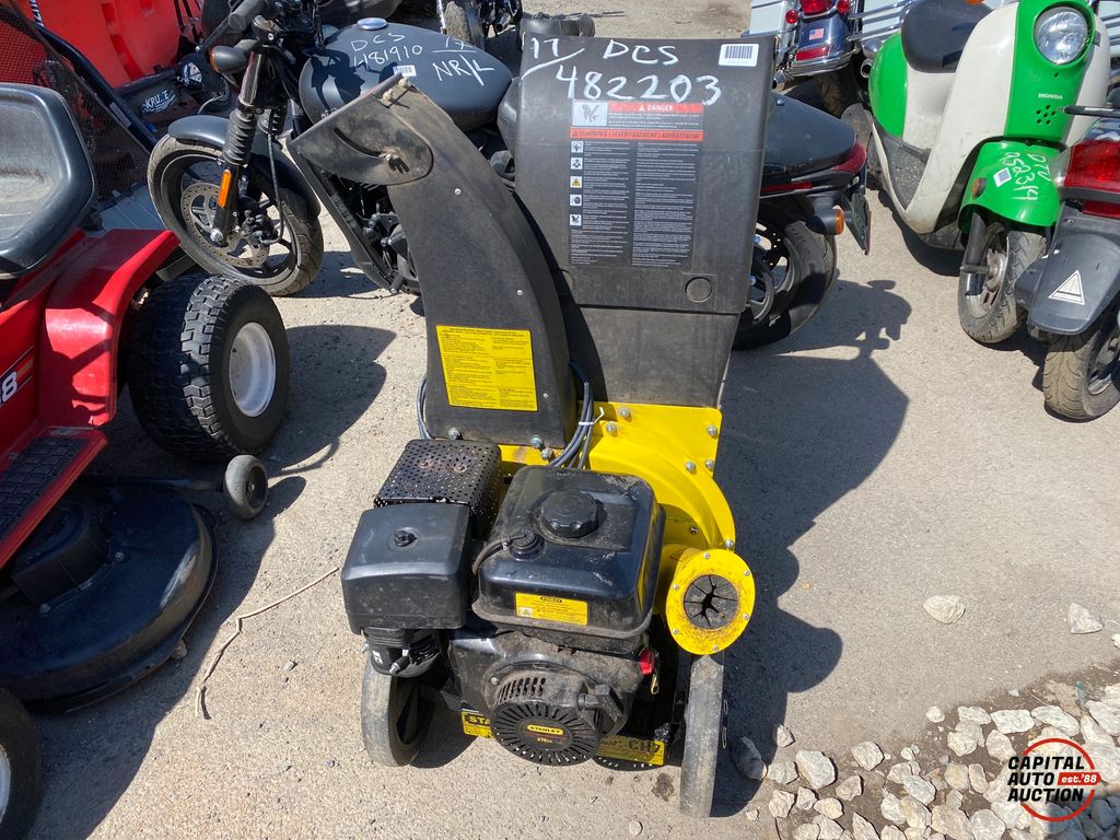 2017 stanley wood chipper/leaf mulcher 4