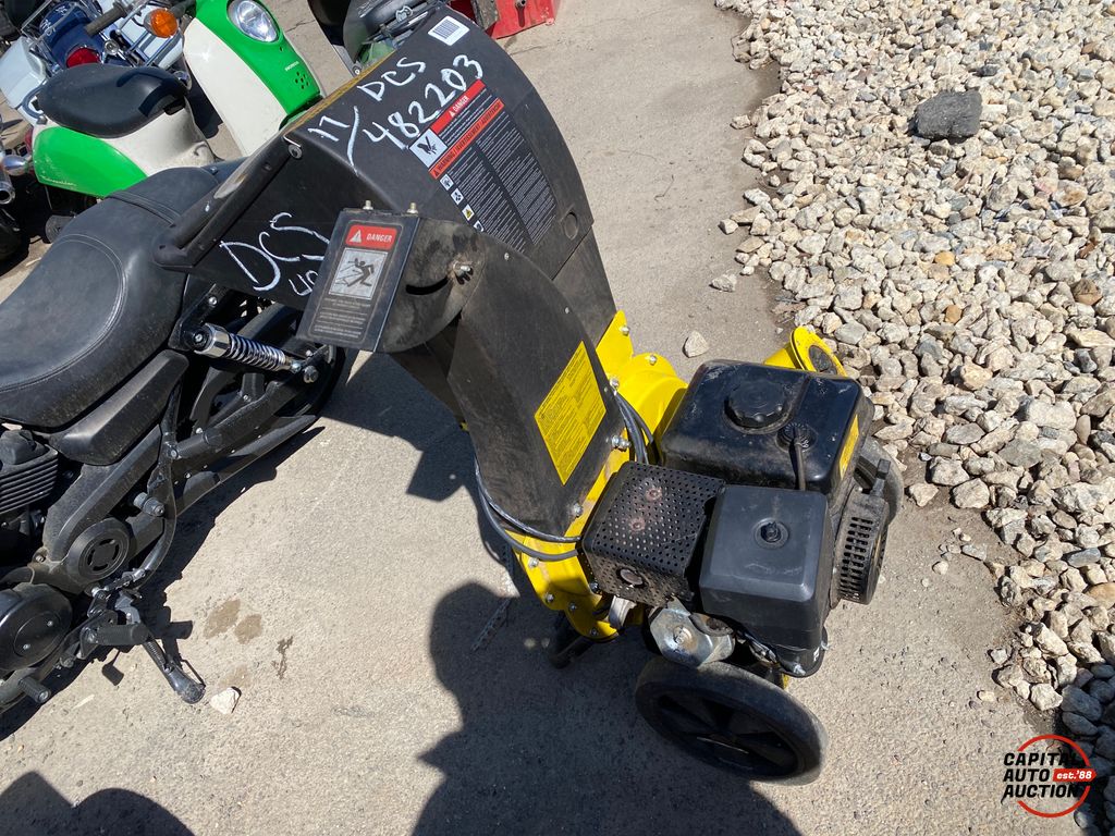 2017 stanley wood chipper/leaf mulcher 1