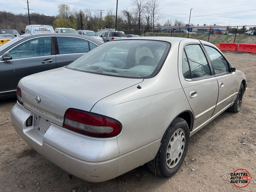 1995 NISSAN ALTIMA 3