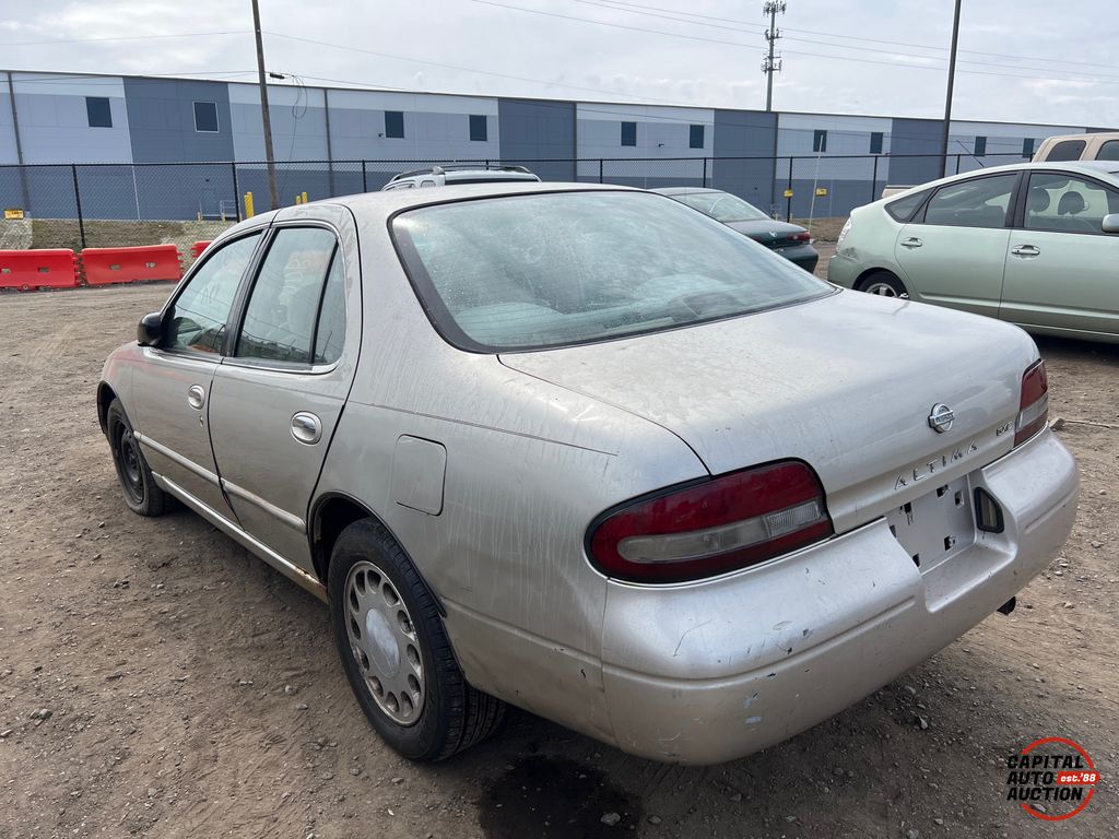 1995 NISSAN ALTIMA 2